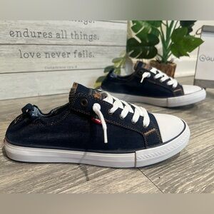 Levi's Denim Comfort Tech Blue & White Slip on Sneakers w Elastic Back 8.5 NWOB!